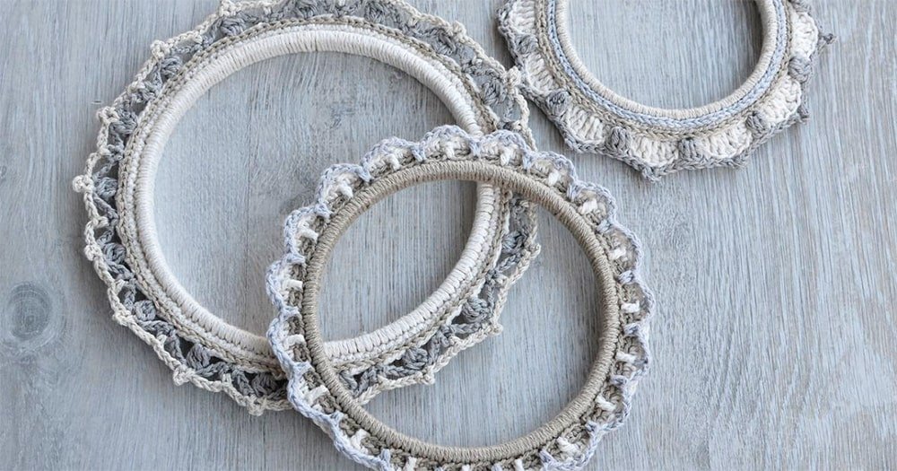 Crochet a border around your embroidery hoop