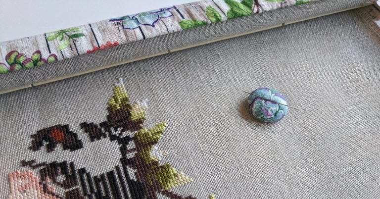 How to make a matching fabric button needle minder tutorial