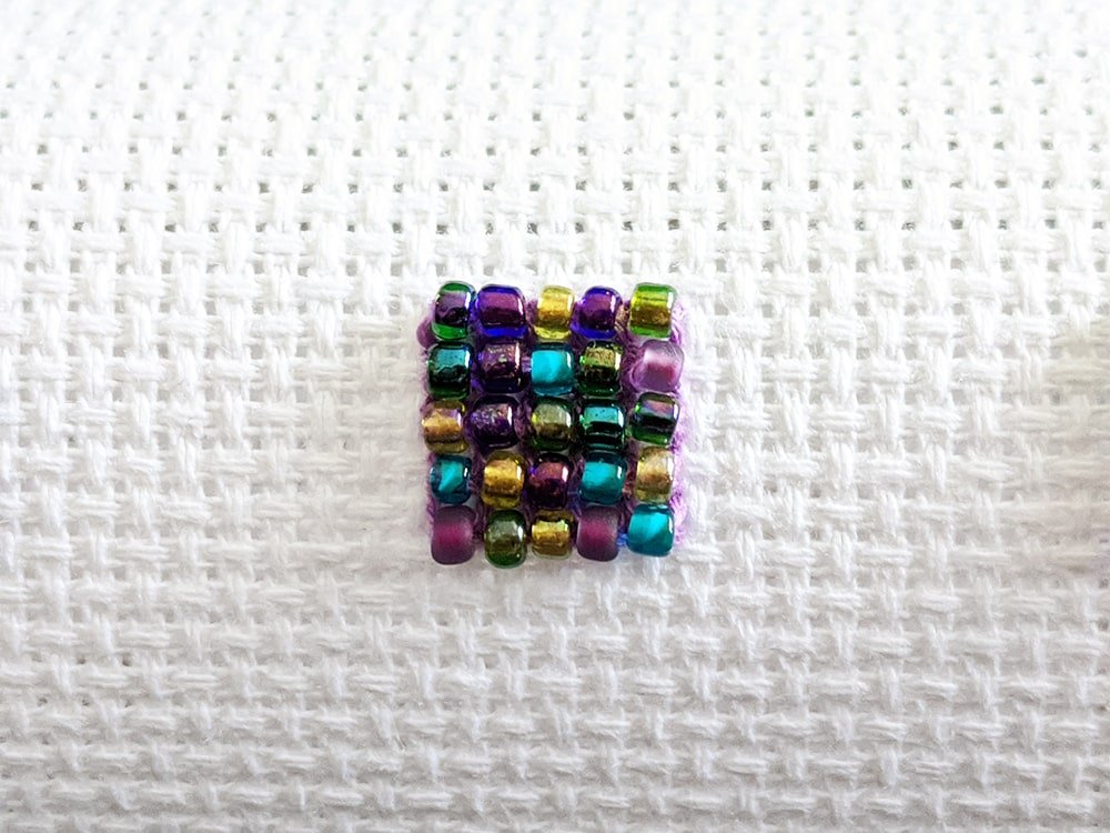 Beading seed beads horizontally