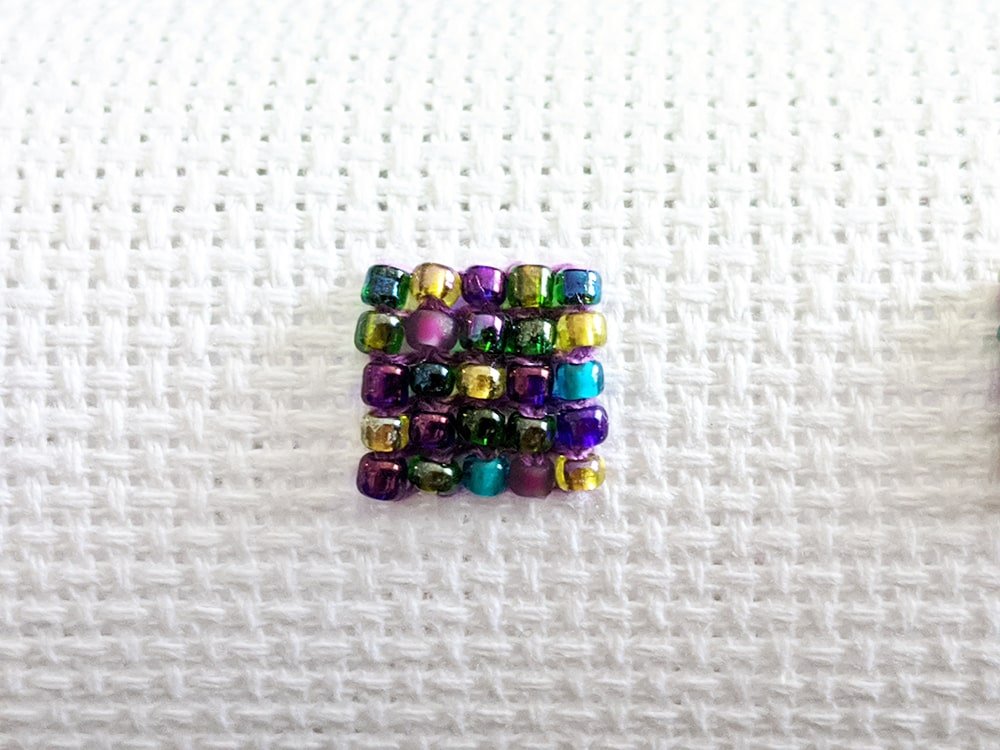 Beading seed beads vertically