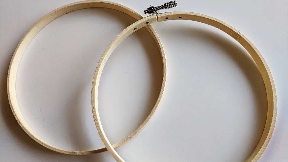 Separate the inner hoop from the outer hoop